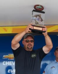 Pro winner Jason Feldner holds up his trophy. 