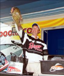 Co-angler Jeff Zeisner of Arva, Ontario, placed second in his division.