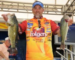 Folgers pro Scott Suggs of Bryant, Ark., moved into the fourth place spot with a two-day total of 26-1. 