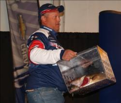 Third-place pro Paul Meleen brings his day-three catch to the scale.