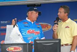 Texas pro Jim Tutt shares the details of his day one leading catch.