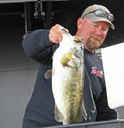 Jeff Michels targeted bass in the same spawning area he fished on day one.