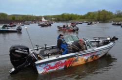 Walleye Tour anglers get ready for the start of the opening round of tournament action on the Mississippi River.