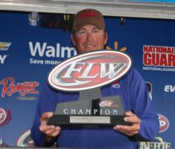 Pro winner Randy Haynes holds up his Kentucky Lake champion