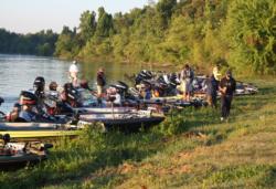 FLW Tour Kentucky Lake contenders prepare for day-one launch.