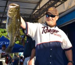 Co-angler leader Justin Jones holds up the kicker fish from his 22-pound, 11-ounce limit. 