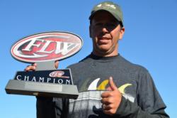 Todd Kline of San Clemente, Calif., shows off his first-place trophy after winning the EverStart Series event on Lake Roosevelt.