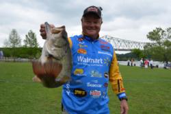 Using a total catch of 25 pounds, 14 ounces, Walmart team pro Mark Rose of West Memphis, Ark., recorded a fourth-place finish overall after the first day of competition on Pickwick Lake.