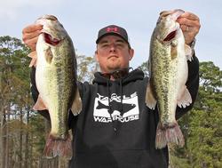  Jeff Kitchens took over the co-angler lead with the largest sack of this division.