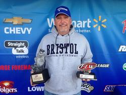 Co-angler Darryl Humphrey, of Murfreesboro, Tenn., weighed a five-bass limit totaling 16 pounds, 15 ounces Saturday to win $1,693 in the Music City Division event on Percy Priest Lake.