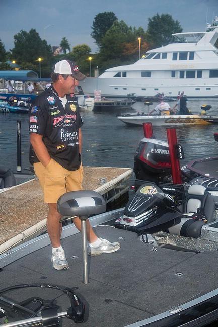 Everyone's favorite in this event is Randy Haynes, the local pro and ledge-fishing expert. Haynes looked calm this morning, if not a little bit nervous. 