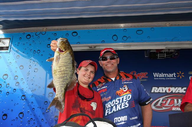 Kellogg's Frosted Flakes pro Dave Lefebre brought in 14 pounds, 12 ounces on day three to claim third place. A local fan of Lefebre's helped him show off his fish.