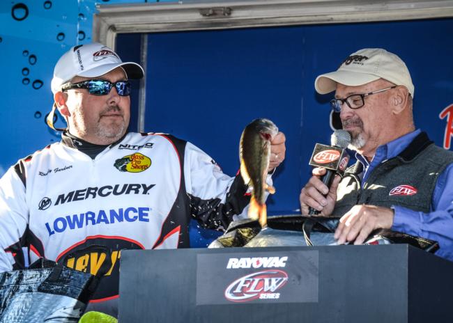 Co-angler Randy Gardner weighs 4-12 on the final day of the Rayovac FLW Series Championship to finish in third place.