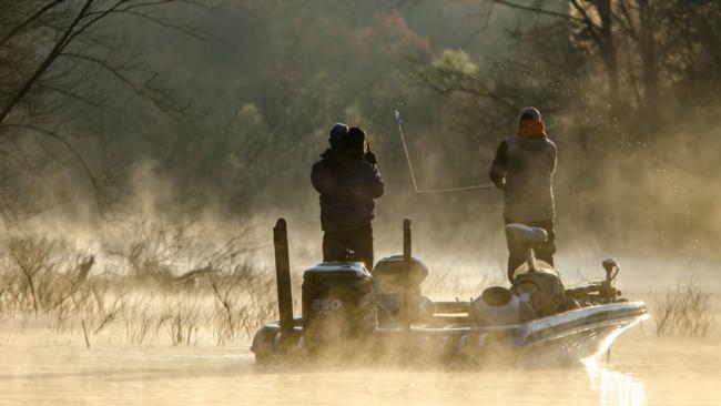 Temperatures hover around the freezing mark on day four of the Walmart FLW Tour on Lewis Smith Lake. Zack Birge manages to make his way through the light early morning fog.