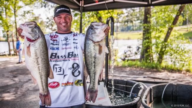 Local pro Brandon Hunter weighed 22-10 on day one and sits in third place. 
