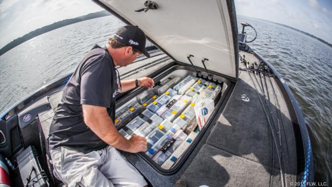 Batts paused to re-rig before changing up his strategy. Batts was very organized despite being in a borrowed boat, and seemed to have a bait for every possible situation. 
