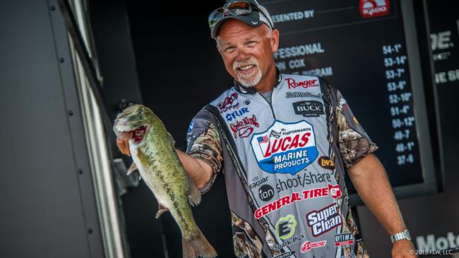 Bill McDonald weighed 14-10 on day three and fell to fifth place. 