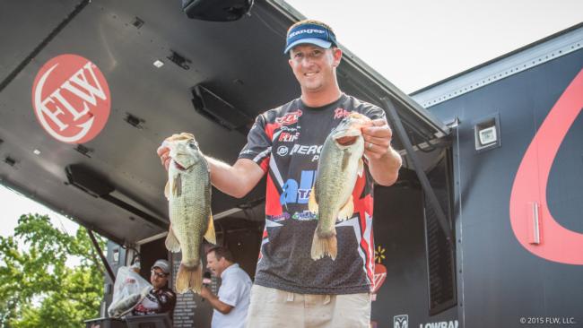 Local favorite Bryan Schmitt brought 15-5 in and lurks in third place after the first day. 
