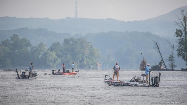 Tennessee River ledges aren't the only fishing spots that get crowded. The sprawling grass flats on the Potomac also see their fair share of boats.