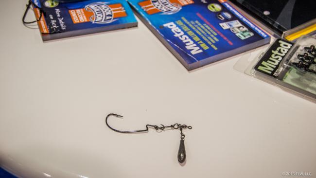 This unique rig is perfect for fishing floating soft plastics. The Fastach quick-connect joint brings together a hook with a dropper weight, leaving the bait free to flutter around just off the bottom.  
The rig has a 1/4-ounce weight and comes in both 2/0 and 3/0 hook sizes. It retails for $5.99.
