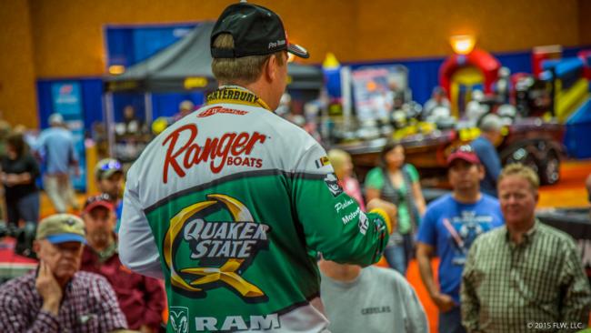 Learn more straight from your favorite pros at the FLW Expo angler seminars. 
